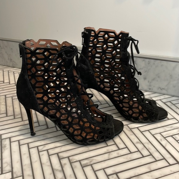 Lazer cut leather lace up bootie heals - Picture 2 of 6